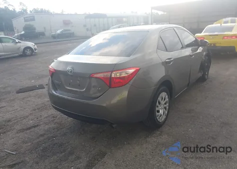2018 Toyota Corolla Le z USA, uszkodzony, nr VIN 5YFBURHE8JP778362